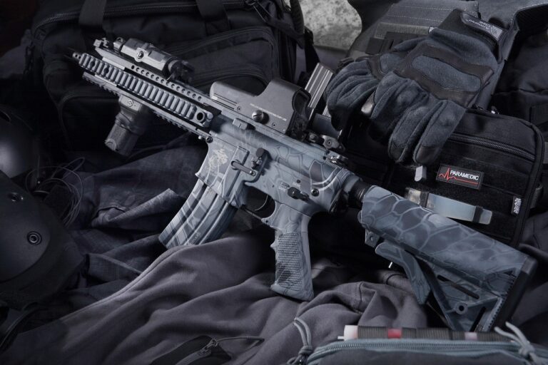 Airsoft-Neuling mit Ausrüstung lernt Anfängerfehler vermeiden für besseren Einstieg